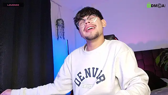 isaac-saenz online show from October 6, 2025, 11:05 pm