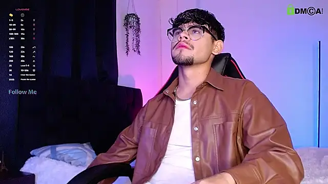 isaac-saenz online show from October 12, 2025, 11:17 pm