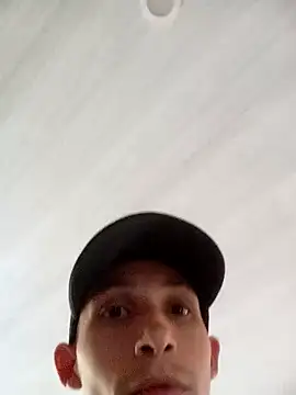 Snapshot of Isak_Millan chatting on October 17, 2025, 8:21 pm Isak Millan online show from October 17, 2025, 8:21 pm