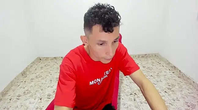 Snapshot of Isak_Millan chatting on March 4, 2025, 1:12 am Isak Millan online show from March 4, 2025, 1:12 am