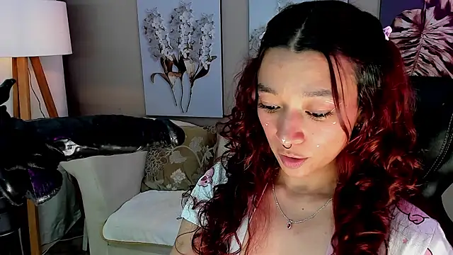 Snapshot of charlotte_bluee chatting on June 9, 2026, 2:01 am charlotte bluee online show from June 9, 2026, 2:01 am