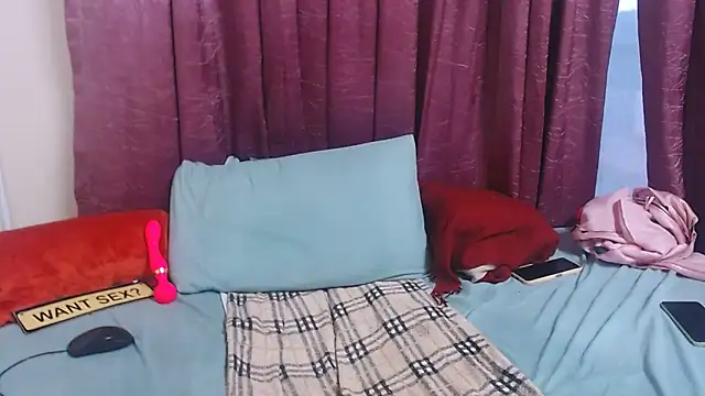 CurvyCutiexx94 online show from March 20, 2025, 4:09 pm