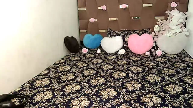 Snapshot of megancatluna chatting on October 22, 2025, 5:40 am megancatluna online show from October 22, 2025, 5:40 am