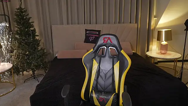 Snapshot of Layla_Sweet_ chatting on January 14, 2026, 8:45 pm Layla Sweet online show from January 14, 2026, 8:45 pm