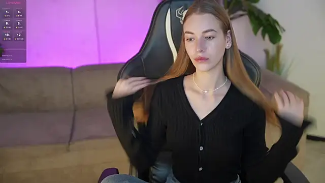 Snapshot of Layla_Sweet_ chatting on October 20, 2025, 3:23 pm Layla Sweet online show from October 20, 2025, 3:23 pm