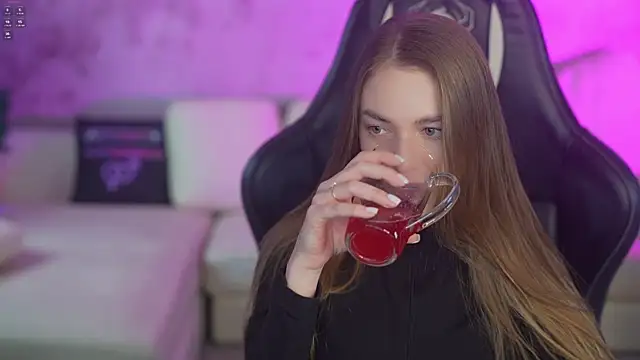 Snapshot of Layla_Sweet_ chatting on January 12, 2026, 11:42 pm Layla Sweet online show from January 12, 2026, 11:42 pm