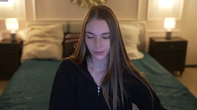 Snapshot of Layla_Sweet_ chatting on December 15, 2025, 5:19 pm Layla Sweet online show from December 15, 2025, 5:19 pm