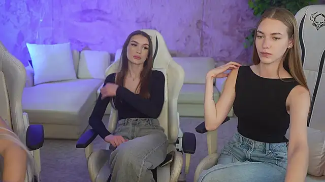 Snapshot of Layla_Sweet_ chatting on October 21, 2025, 2:38 pm Layla Sweet online show from October 21, 2025, 2:38 pm