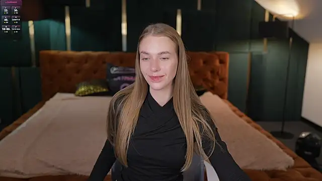 Snapshot of Layla_Sweet_ chatting on October 15, 2025, 10:40 pm Layla Sweet online show from October 15, 2025, 10:40 pm