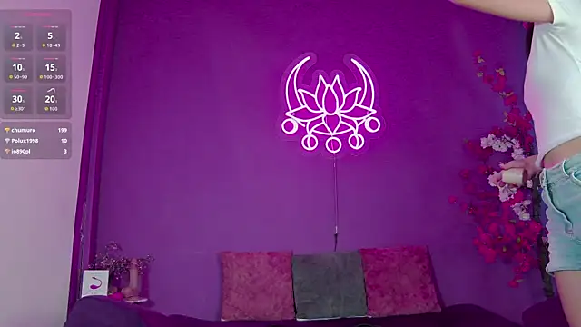 Snapshot of Arii_moon chatting on October 2, 2025, 7:50 pm Arii moon online show from October 2, 2025, 7:50 pm