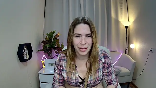Snapshot of TessaDaybreak chatting on May 20, 2026, 7:05 am TessaDaybreak online show from May 20, 2026, 7:05 am