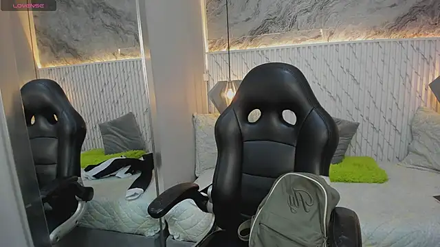 lucelly 15 online show from November 21, 2025, 11:31 am