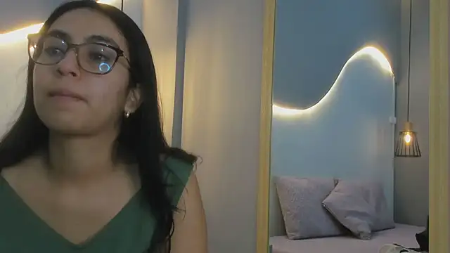 lucelly 15 online show from November 23, 2025, 11:42 am