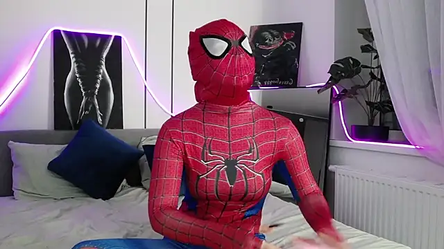 -Amora online show from December 5, 2025, 12:15 pm