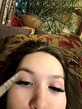 -Amora online show from November 20, 2025, 12:17 pm