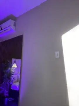 MelanieHillss online show from May 28, 2026, 4:42 am