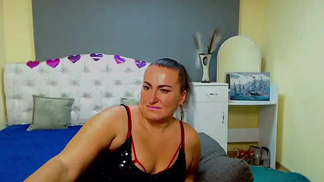 Snapshot of DianaMGG chatting on October 10, 2025, 5:41 am DianaMGG online show from October 10, 2025, 5:41 am