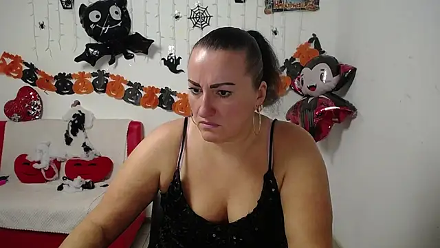 Snapshot of DianaMGG chatting on October 30, 2025, 6:23 am DianaMGG online show from October 30, 2025, 6:23 am