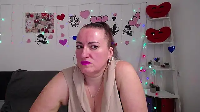 DianaMGG online show from March 6, 2025, 9:36 am