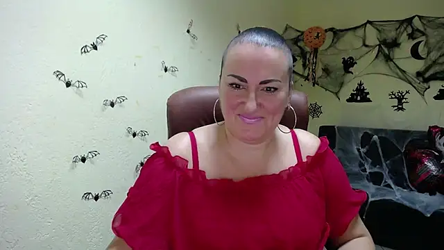 Snapshot of DianaMGG chatting on October 22, 2025, 5:29 am DianaMGG online show from October 22, 2025, 5:29 am