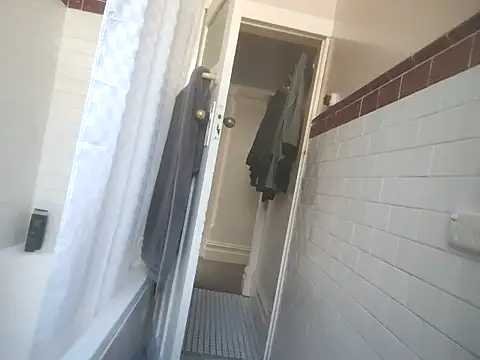 Snapshot of MystiqueRider chatting on October 10, 2025, 10:43 pm MystiqueRider online show from October 10, 2025, 10:43 pm