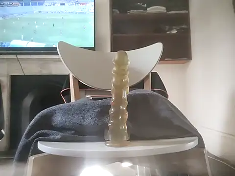 Snapshot of MystiqueRider chatting on October 4, 2025, 9:38 pm MystiqueRider online show from October 4, 2025, 9:38 pm