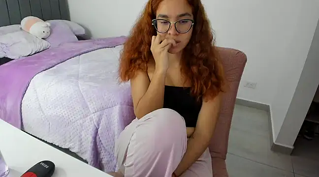 Snapshot of Greciaruiz_ chatting on March 9, 2025, 11:14 pm Greciaruiz  online show from March 9, 2025, 11:14 pm