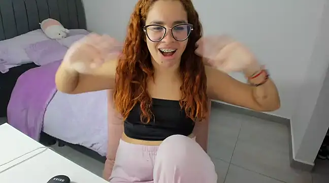 Snapshot of Greciaruiz_ chatting on March 3, 2025, 11:46 pm Greciaruiz  online show from March 3, 2025, 11:46 pm