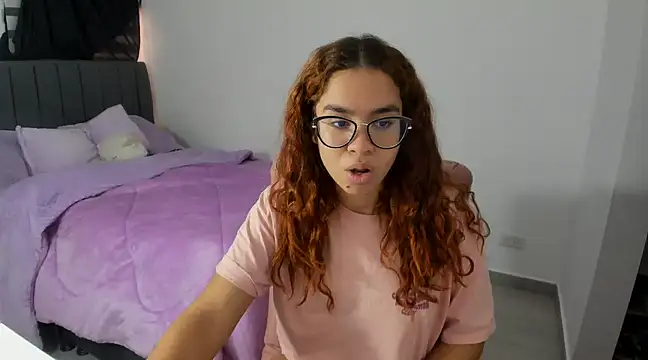 Snapshot of Greciaruiz_ chatting on February 26, 2025, 7:21 pm Greciaruiz  online show from February 26, 2025, 7:21 pm