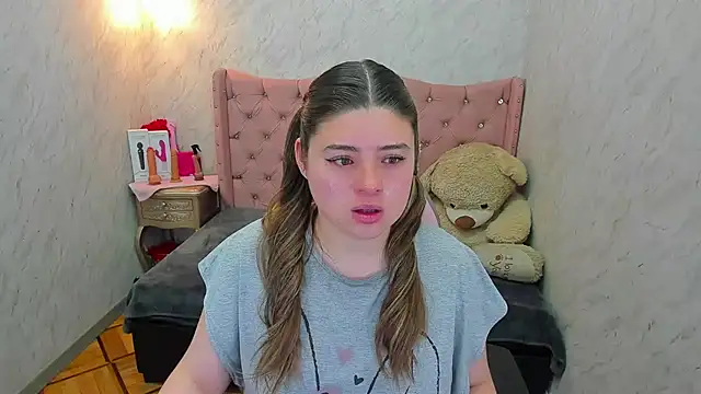 Lianngrace online show from May 15, 2026, 2:26 pm