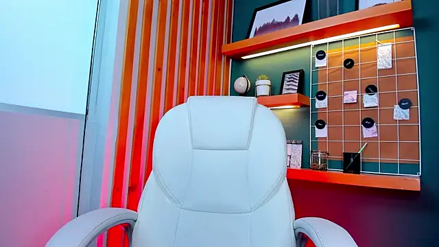 Bella walker  online show from October 9, 2025, 8:20 pm