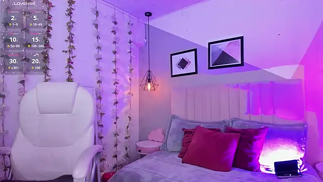 Bella walker  online show from December 18, 2025, 8:12 pm