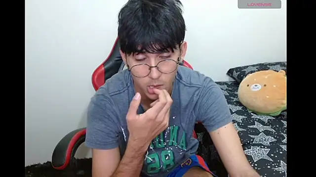 neithanzynxx online show from October 26, 2025, 7:47 pm