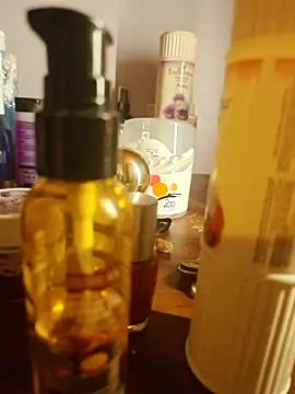 Loly2025 online show from April 17, 2026, 11:51 pm