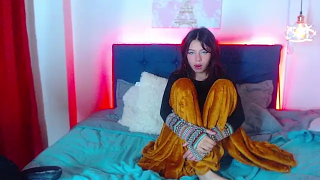 fyreandfox  online show from March 6, 2025, 10:47 pm