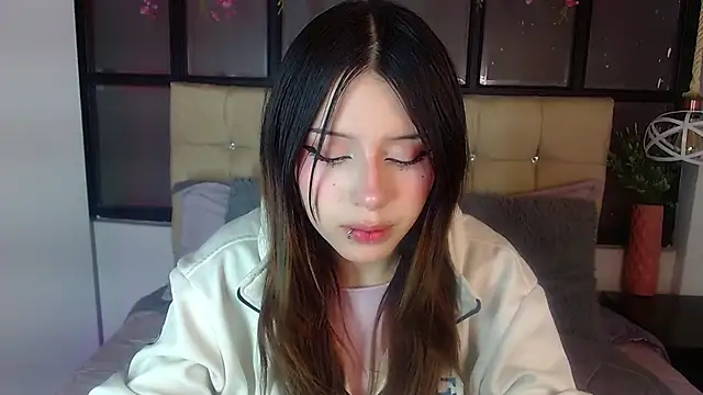 fyreandfox  online show from November 26, 2025, 8:20 pm