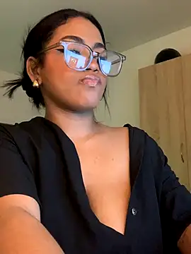 Snapshot of Dahiana_Giil chatting on September 19, 2025, 4:38 am Dahiana Giil online show from September 19, 2025, 4:38 am