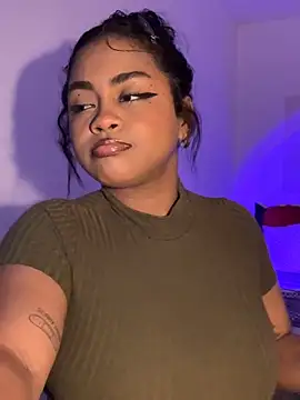 Snapshot of Dahiana_Giil chatting on October 29, 2025, 6:45 am Dahiana Giil online show from October 29, 2025, 6:45 am