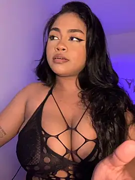 Dahiana Giil online show from November 12, 2025, 6:39 am