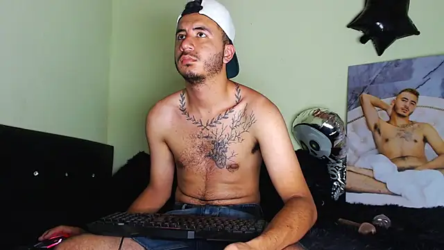 Snapshot of AdamParker_ chatting on November 4, 2025, 12:14 am AdamParker online show from November 4, 2025, 12:14 am