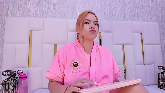 Snapshot of hillary_uckerman_ chatting on January 16, 2026, 11:25 am hillary uckerman online show from January 16, 2026, 11:25 am