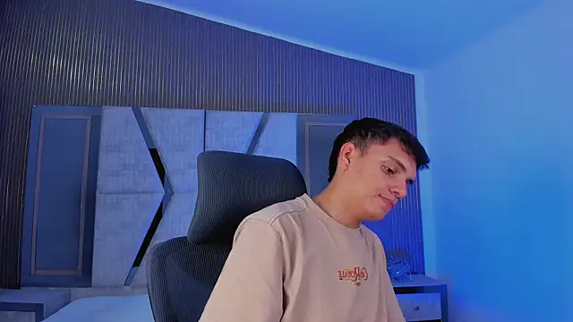 JacobRoberts1 online show from October 18, 2025, 8:44 pm