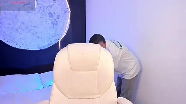 JacobRoberts1 online show from September 25, 2025, 3:29 pm