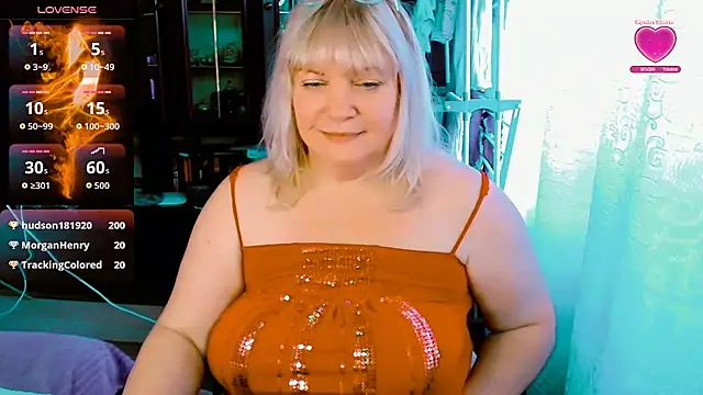 Snapshot of FlowerButterf chatting on October 16, 2025, 7:16 am FlowerButterf online show from October 16, 2025, 7:16 am