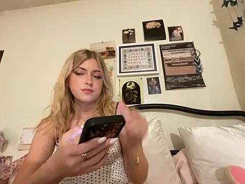 Snapshot of sinfulblonde1 chatting on February 20, 2025, 3:23 am sinfulblonde1 online show from February 20, 2025, 3:23 am