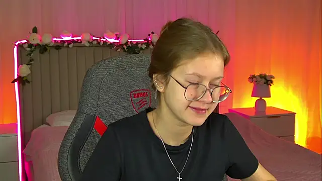 EveMundie online show from October 15, 2025, 11:18 am