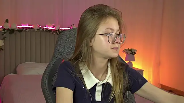 EveMundie online show from October 2, 2025, 10:07 am