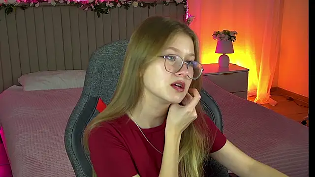 EveMundie online show from October 14, 2025, 12:28 pm