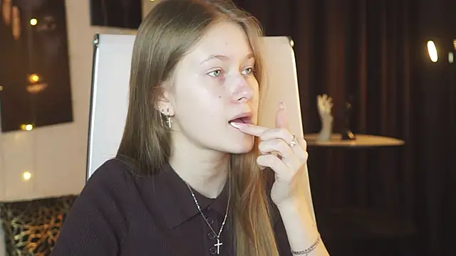 EveMundie online show from April 6, 2026, 9:21 am