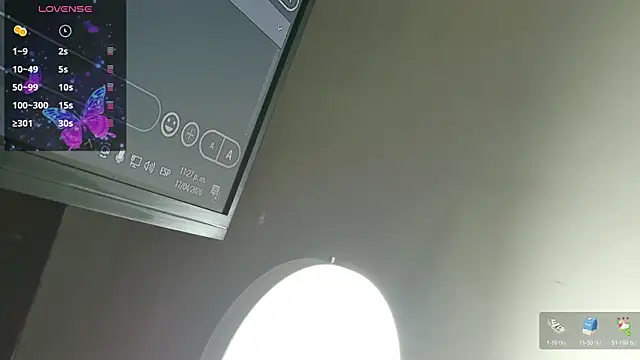 AnahisBennett online show from April 18, 2026, 4:37 am